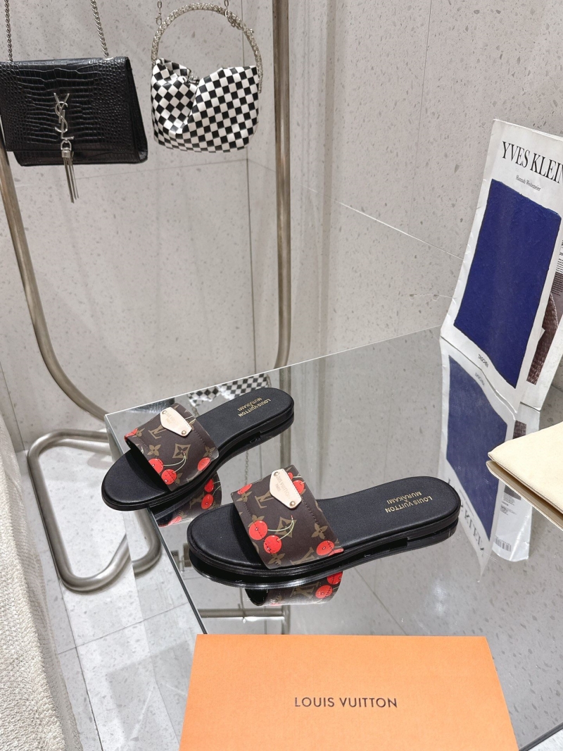 l0vis Vvtt0n slippers